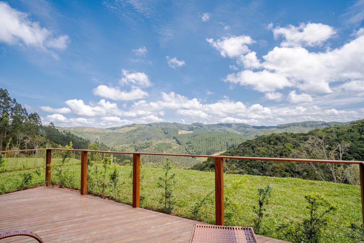 Deck com vista para as montanhas